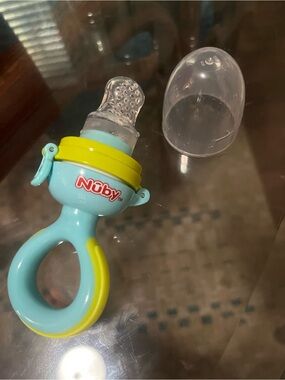 Nuby Twist n' Feed First Soft Foods Feeder For Age 10+ Months BPA Free